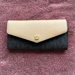 Michael Kors Wallet NWOT